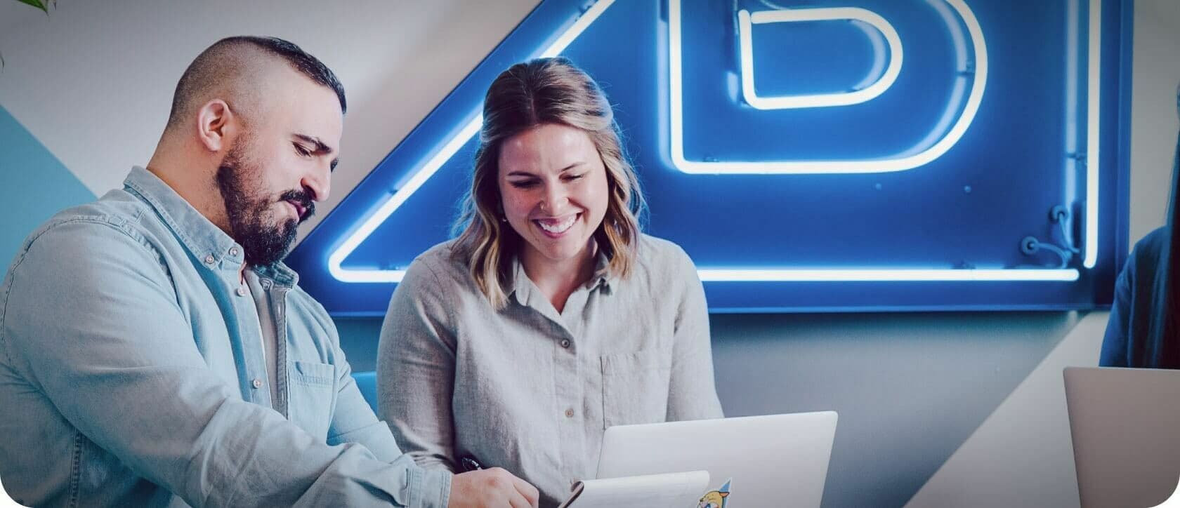 Imagen de fondo Bc Gente trabajando